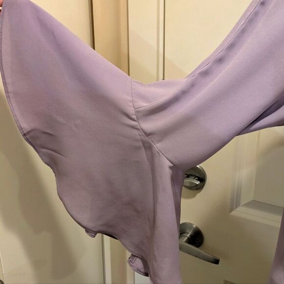 $5 Item! EUC Forever 21 XL Lilac Ruffle Sleeve Blouse - Picture 4 of 7
